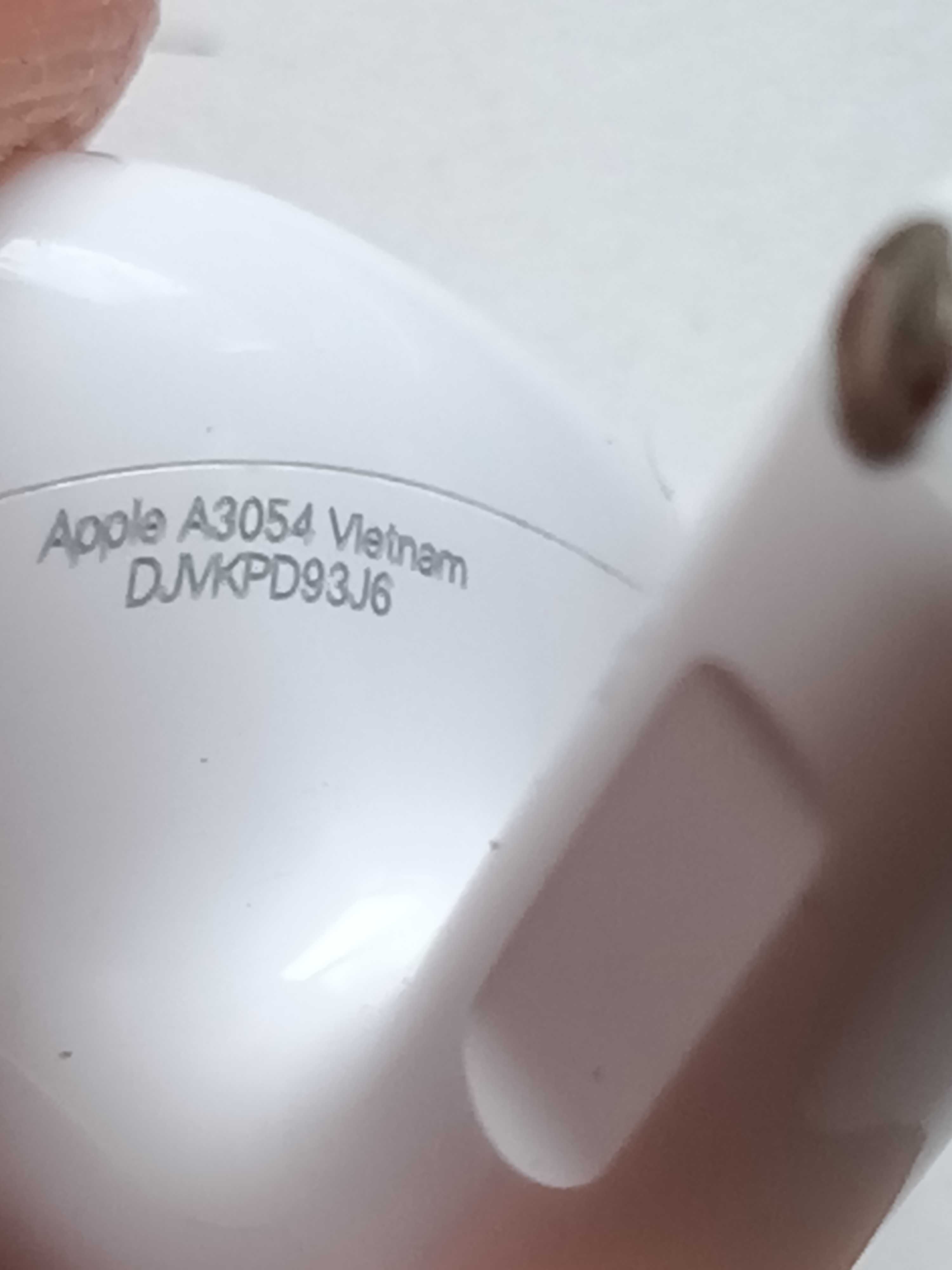 Apple AirPods uszkodzone