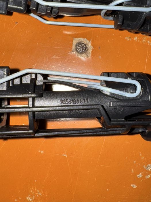 Фіксатори підголовника peugeot 308 t7