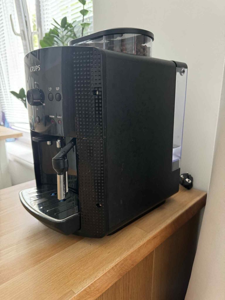 Ekspres automatyczny Krups essential EA8108