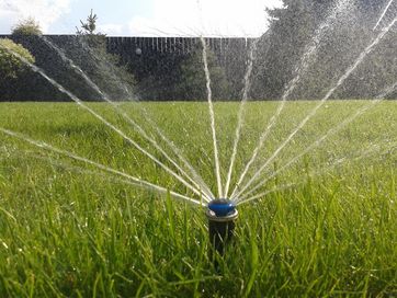 Systemy nawadniające, nawadnianie trawników, nawadnianie ogrodów