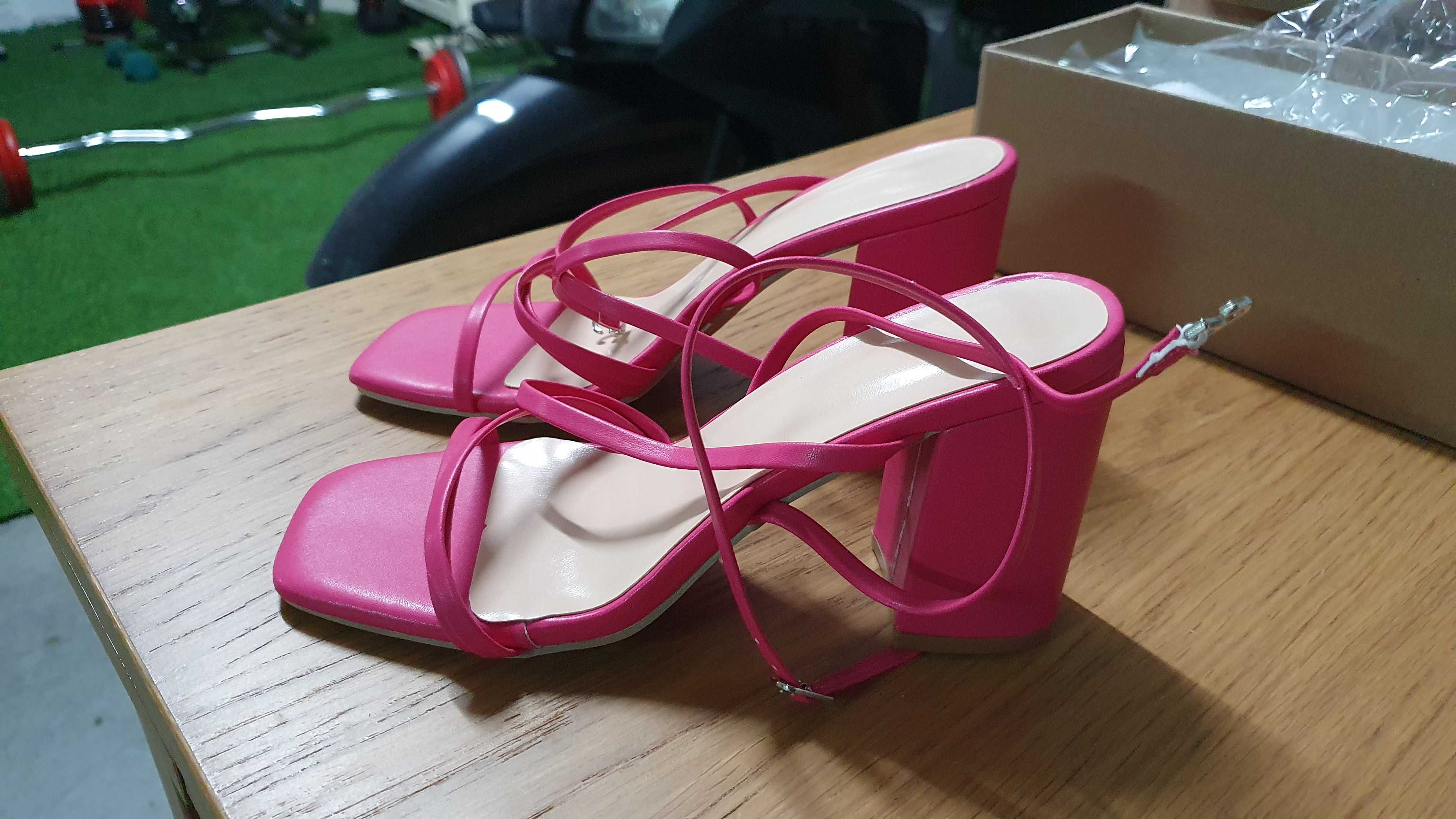 Sapatos Senhora SHEIN cor de rosa tam. 36 e 38 novos