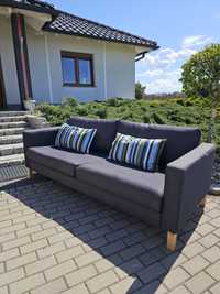 Elegancka sofa z poduszkami