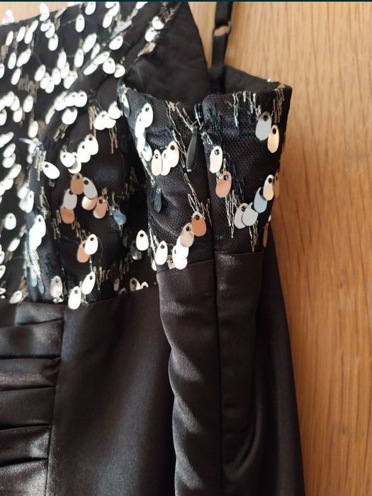 Vestido preto com lantejoulas