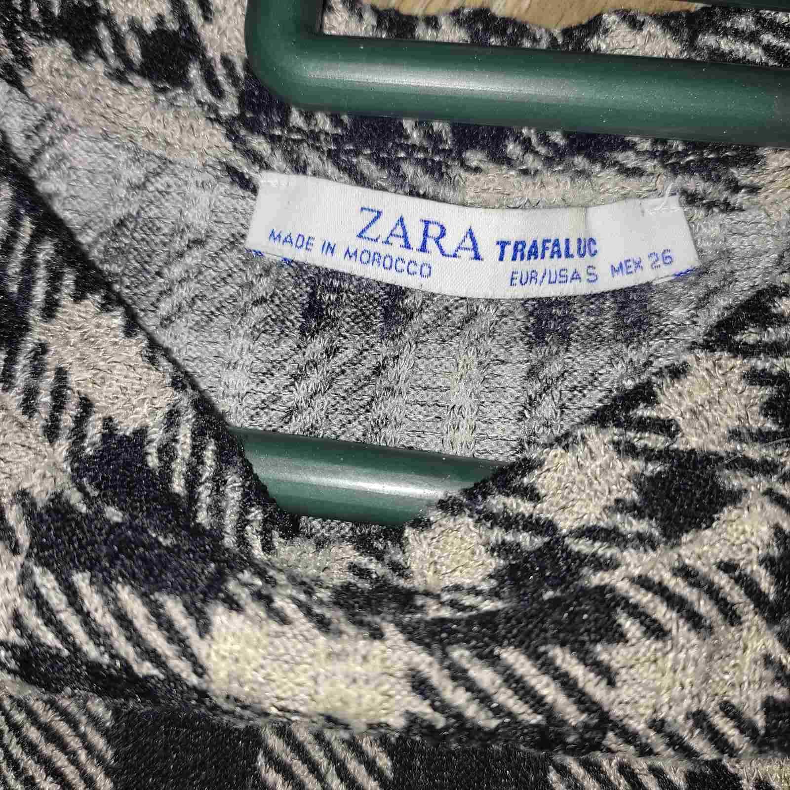 Плаття від бренду Zara