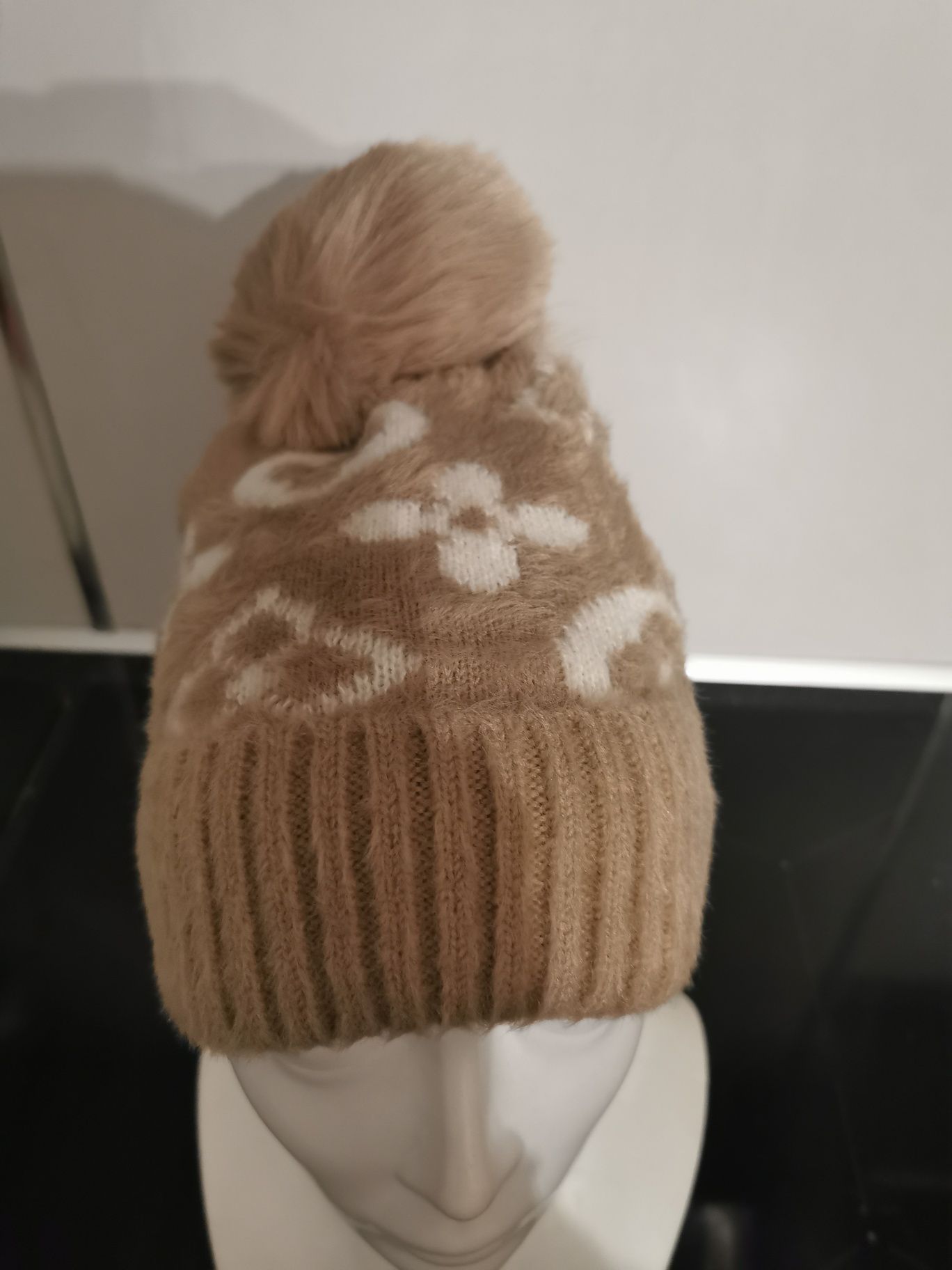 Nowa czapka alpakowa