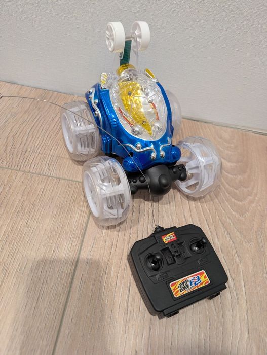 Машинка на радіоуправлінні робот пульт перевертиш