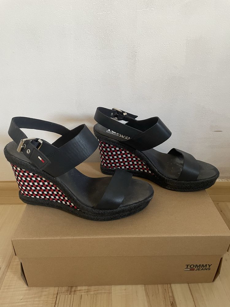 Sandały na koturnie Tommy Hilfiger
