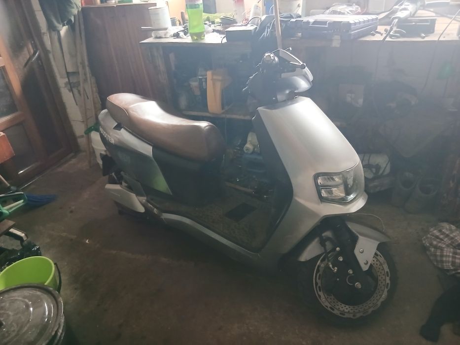 Продам електроскутер Maxter lumina