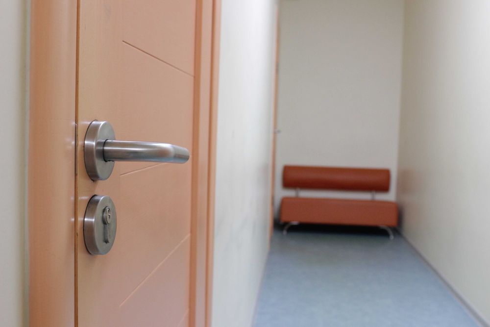 Хостел для переселенцев!!! Комната на 8 человек!!! Метро Лыбедская!!!