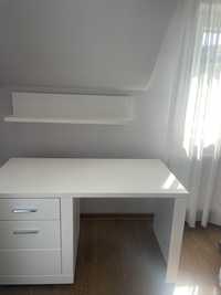 Białe biurko z półką