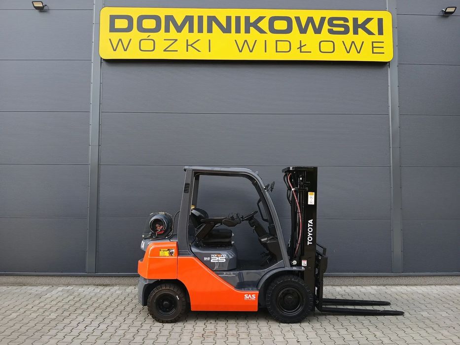 Toyota 02-8FGF25  wózek widłowy 2009R. LPG triplex WYNAJEM SPRZEDAŻ SERWIS