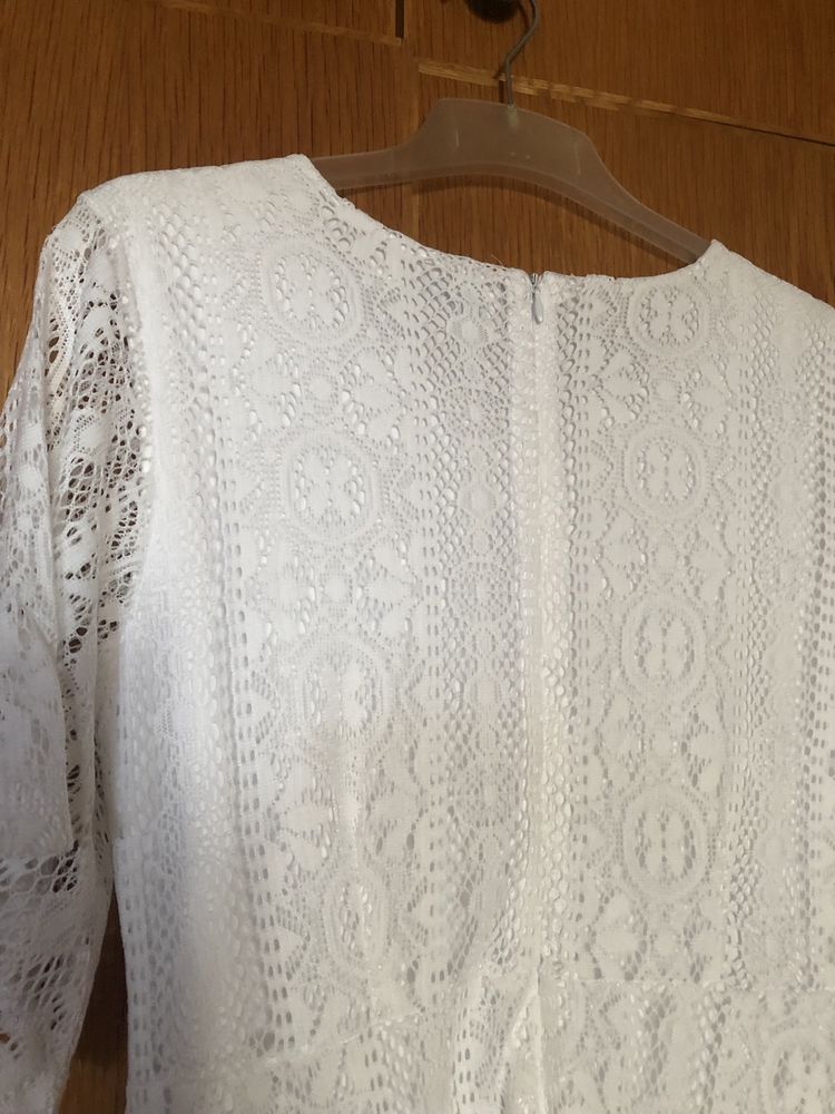Vestido branco com renda Cortefiel