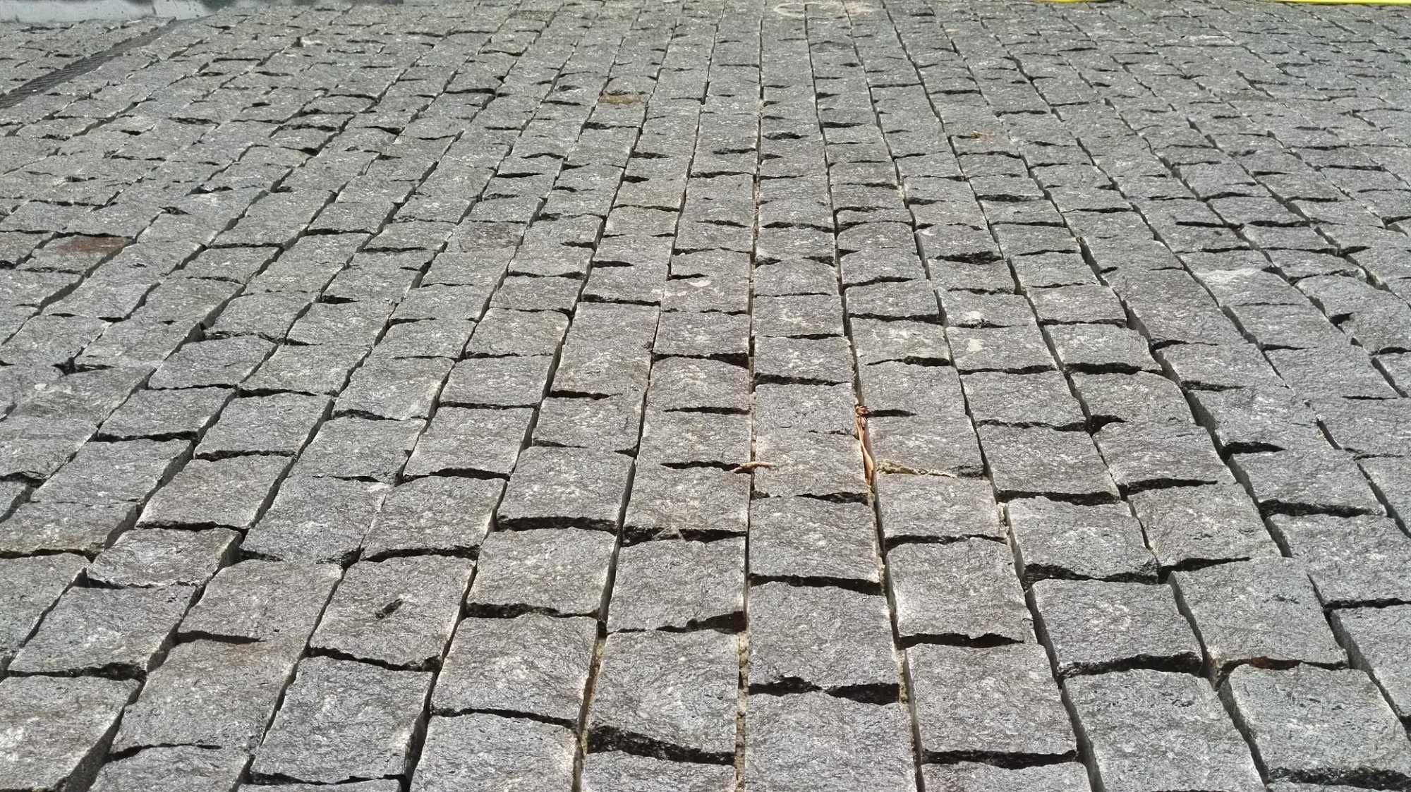 Czarna Kostka Granitowa na podjazdy, drogi, ścieżki. Promocja Zimowa!