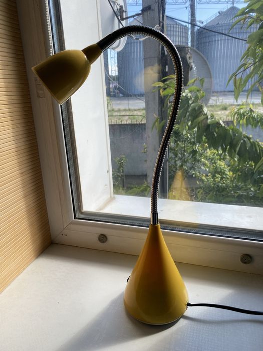 Настільна лампа