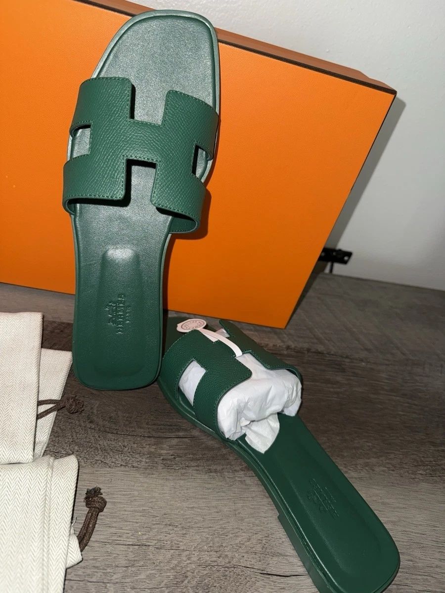 Sandálias verdes Hermès tamanho 43 UE 12 EUA em pele de bezerro laranj