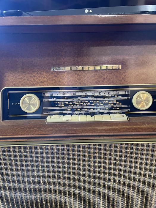 Movel radio giradiscos antigo