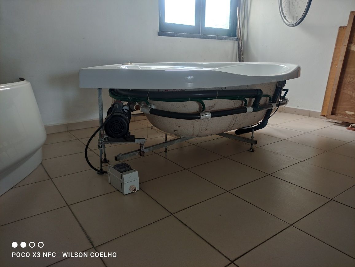 Vendo Banheira de Hidromassagem