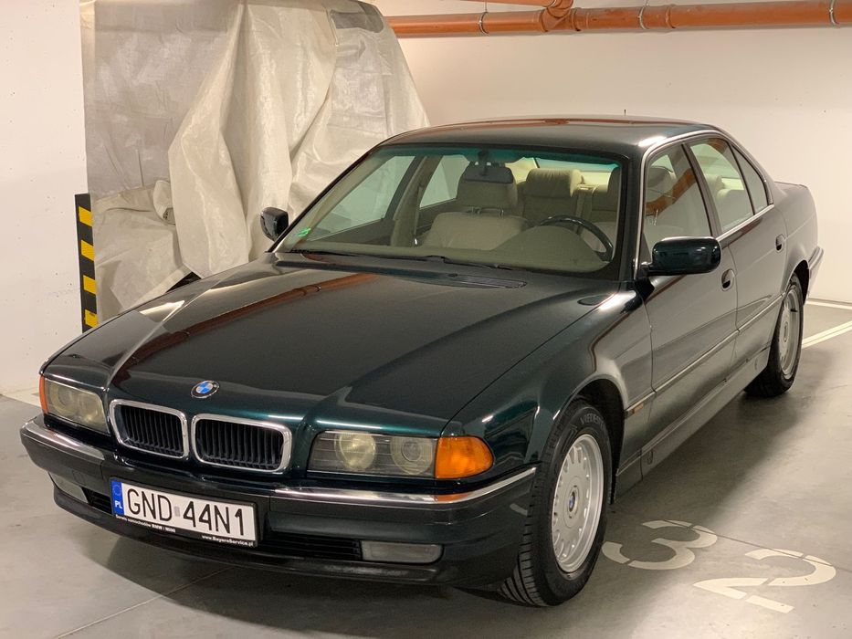 BMW Seria 7 BMW E38 728i Oxford Green – zadbany klasyk z pewną historią