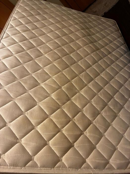 Colchão branco usado em ótimo estado(1.33x1.83)