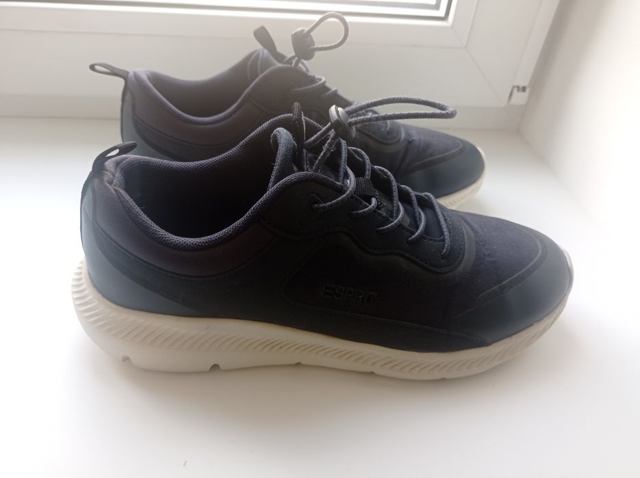 Кросівки фірмові якісні