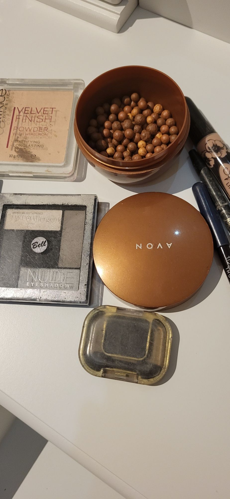 Zestaw mix  kosmetyków puder, bronzer, cienie, kredki