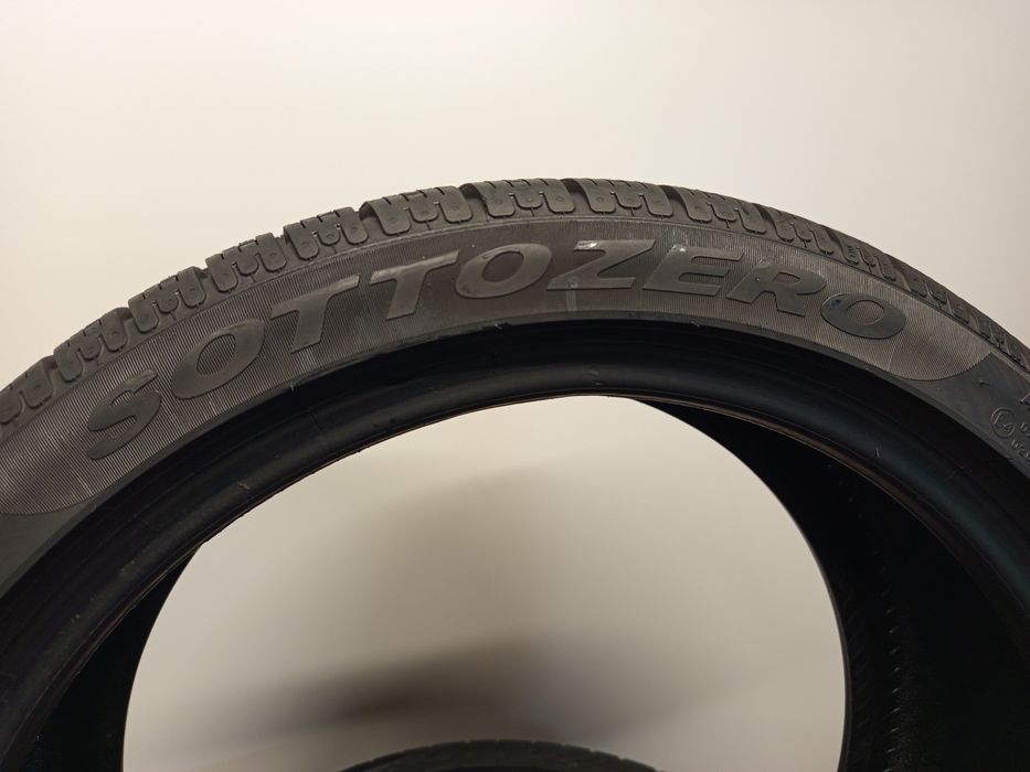 235/40R19 Pirelli Sottozero