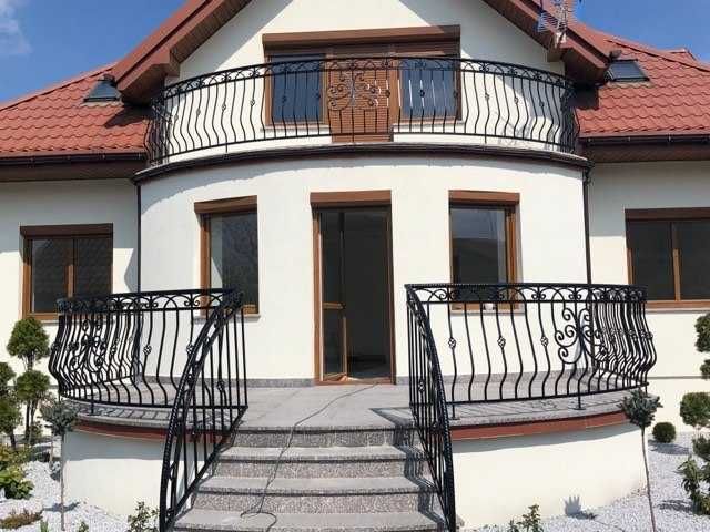 Bramy przesuwne z integrowaną furtką ,balkon,balustrady