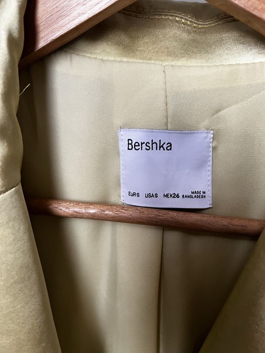 Розпродаж! Жакет Bershka атласний