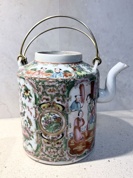 Fantástico antigo bule de chá chinês “Familia Rosa” esmaltado à mão