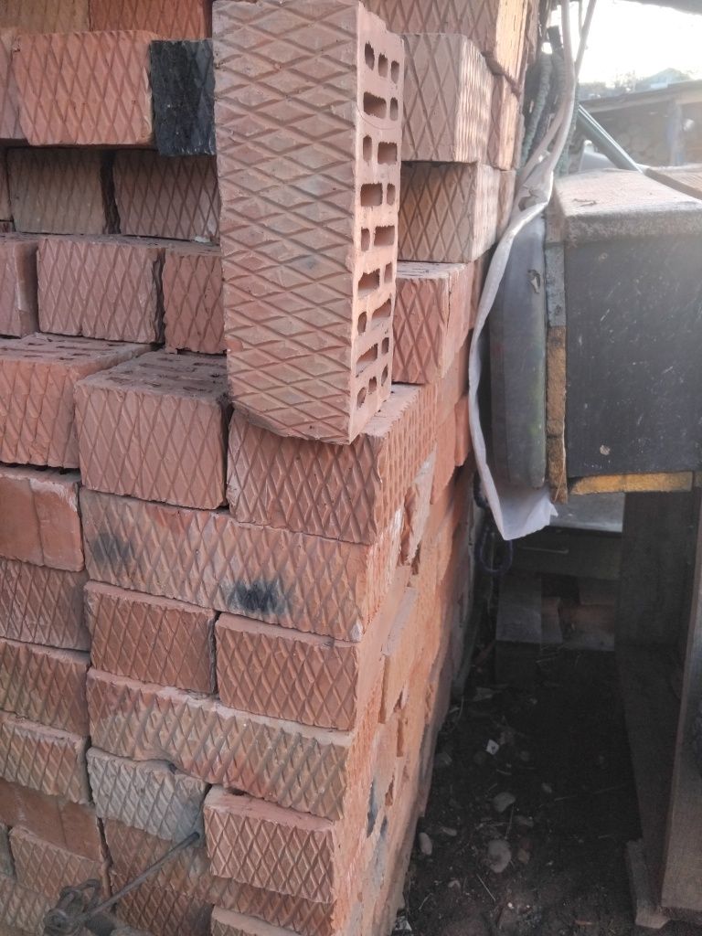 Продам  цеглу блок небув у використані