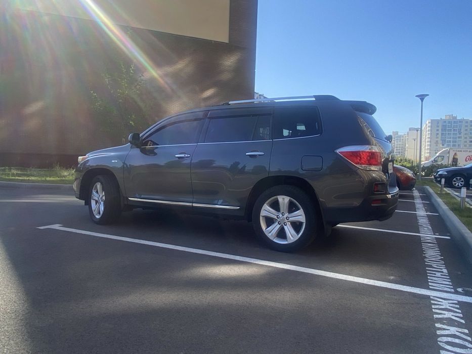 Продам Toyota Highlander
