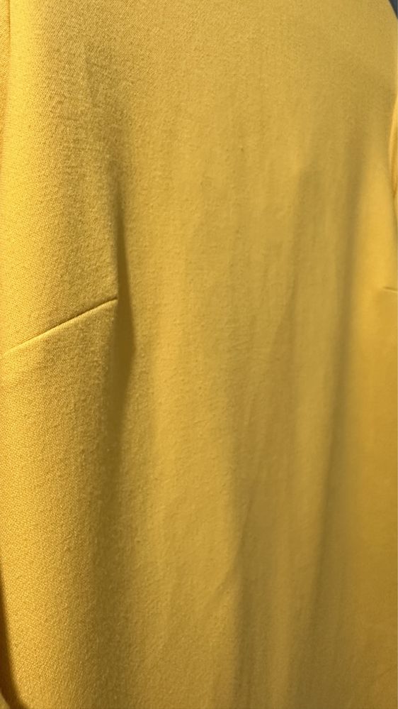 Sukienka żółta mini Zara, r. S. Rękawy z falbanami.