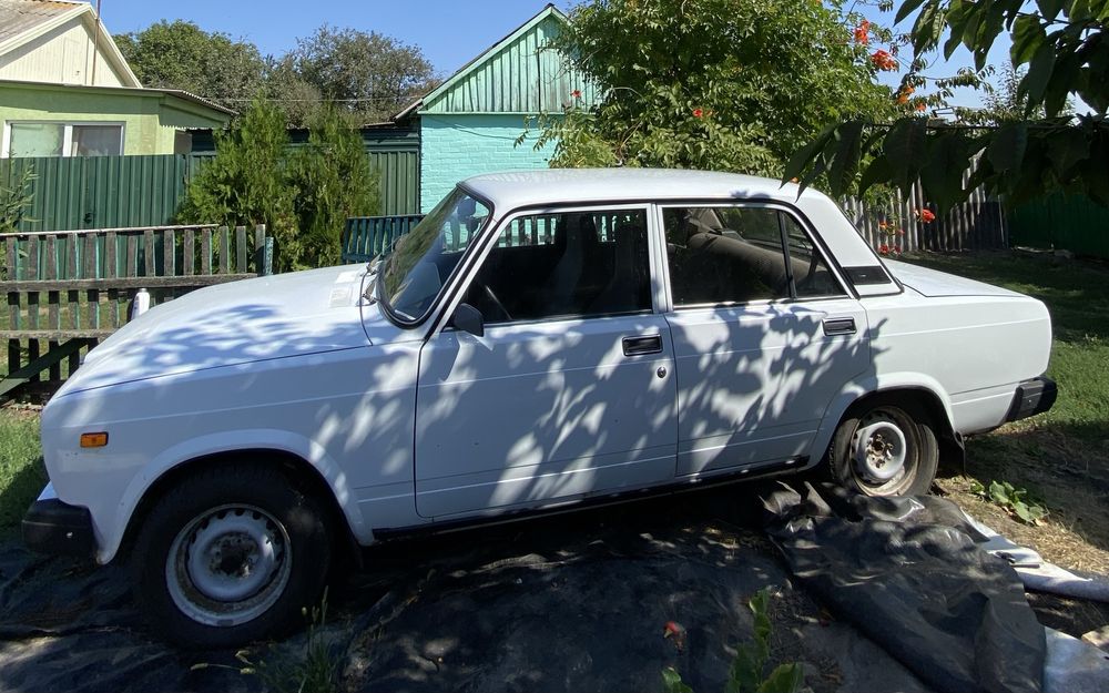 Легковий автомобіль ВАЗ/ЛАДА. Жигулі 2107. Жигулі 2007