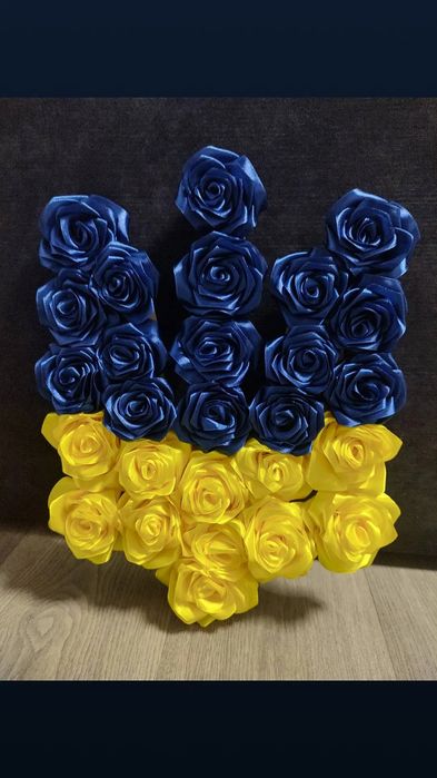 Троянди з атласної стрічки