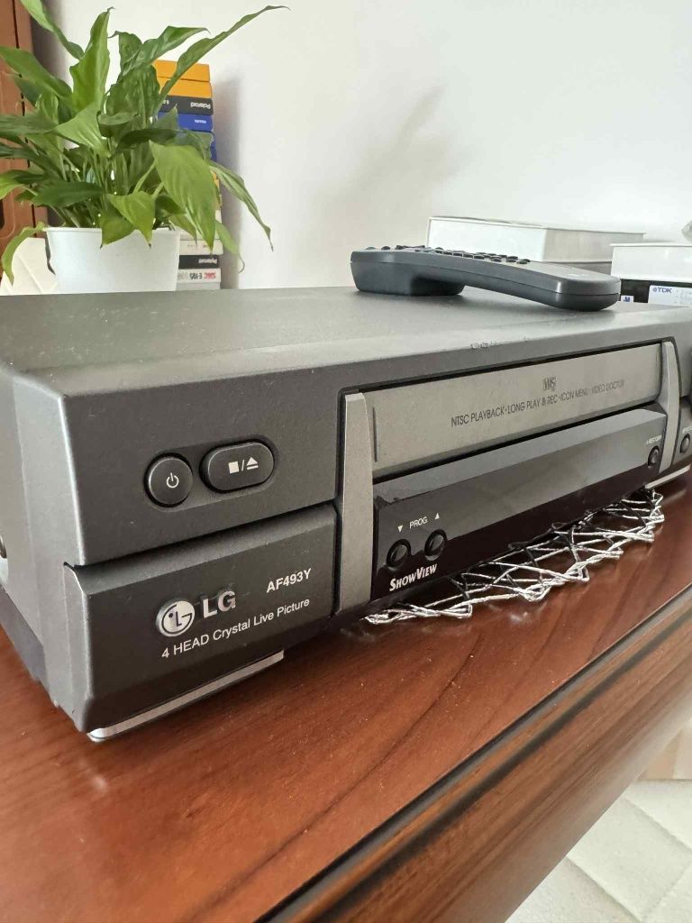 Magnetowid LG AF493Y + FILMY