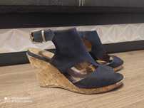 Buty damskie na koturnie