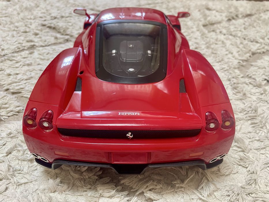 Машинка на радіоуправлінні Ferrari