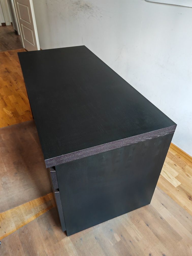 Czarne biurko Ikea Malm