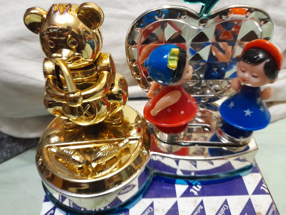 Продам музыкальную игрушку