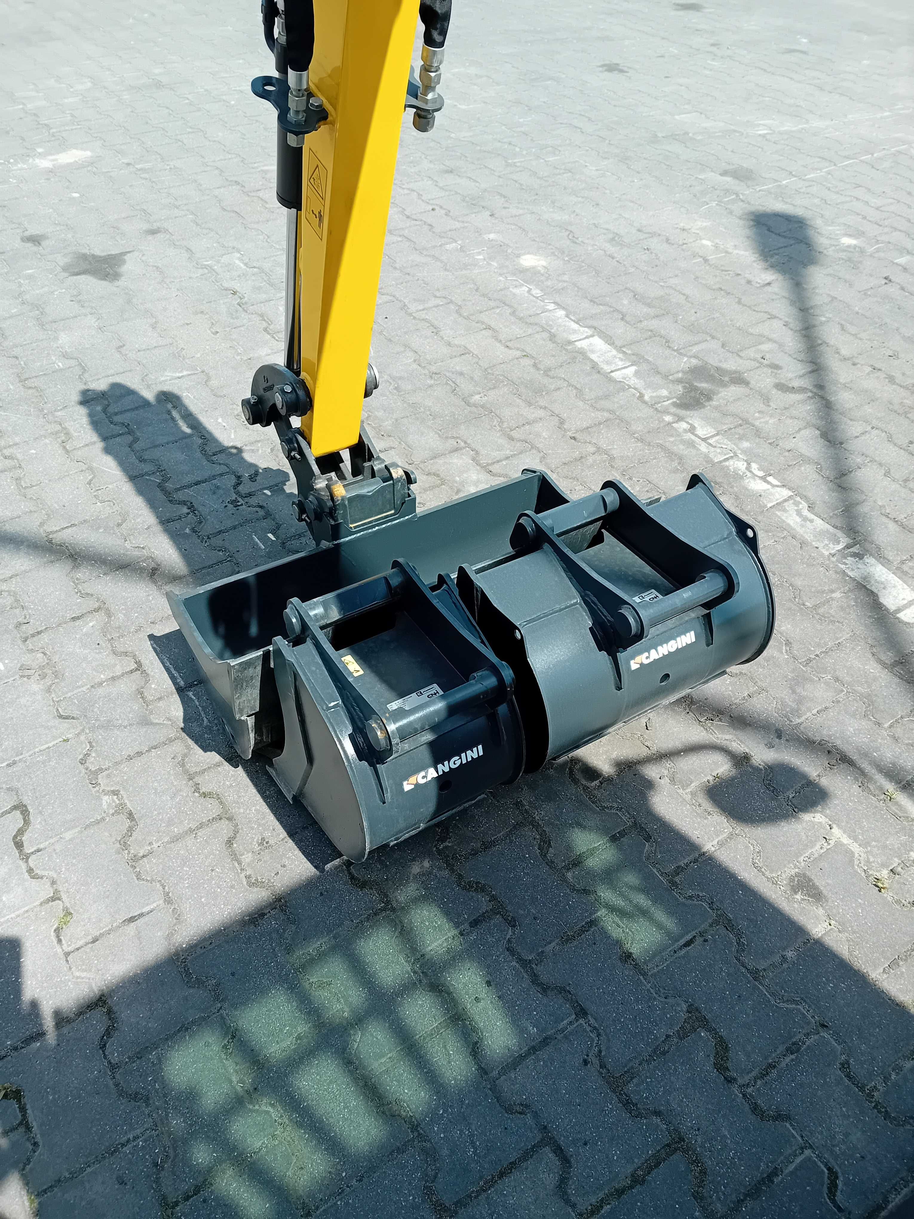 minikoparka w wadze 2 t New Holland E 18 D