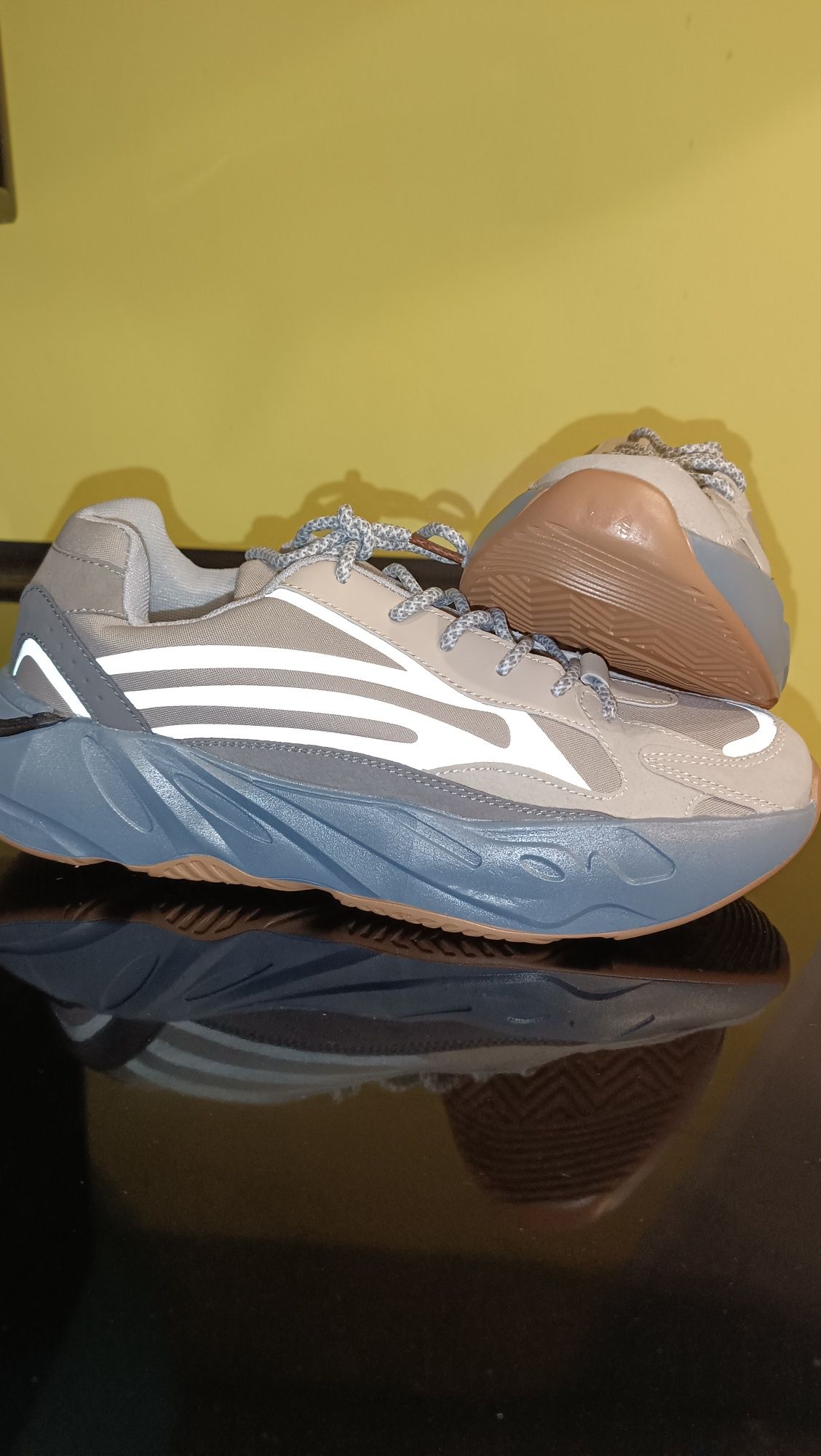Чоловічі кросівки Adidas Yeezy Boost 700 "Inertia"