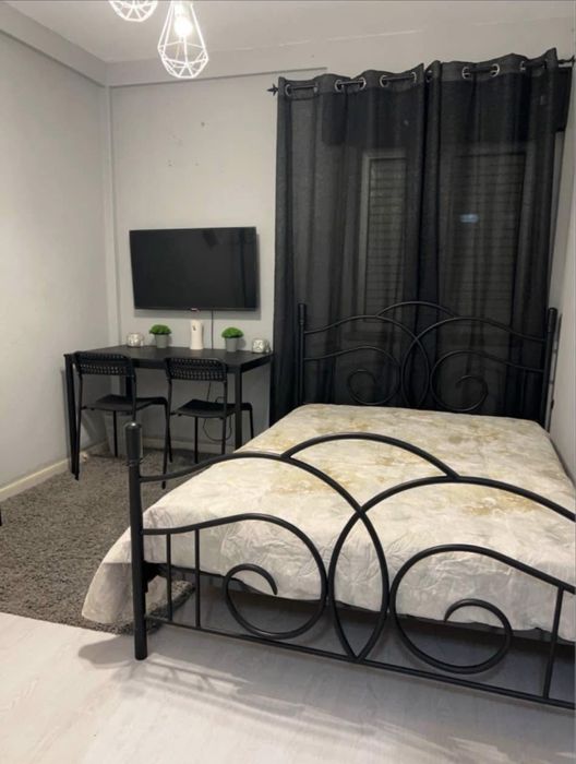 Arrenda-se quarto com wc