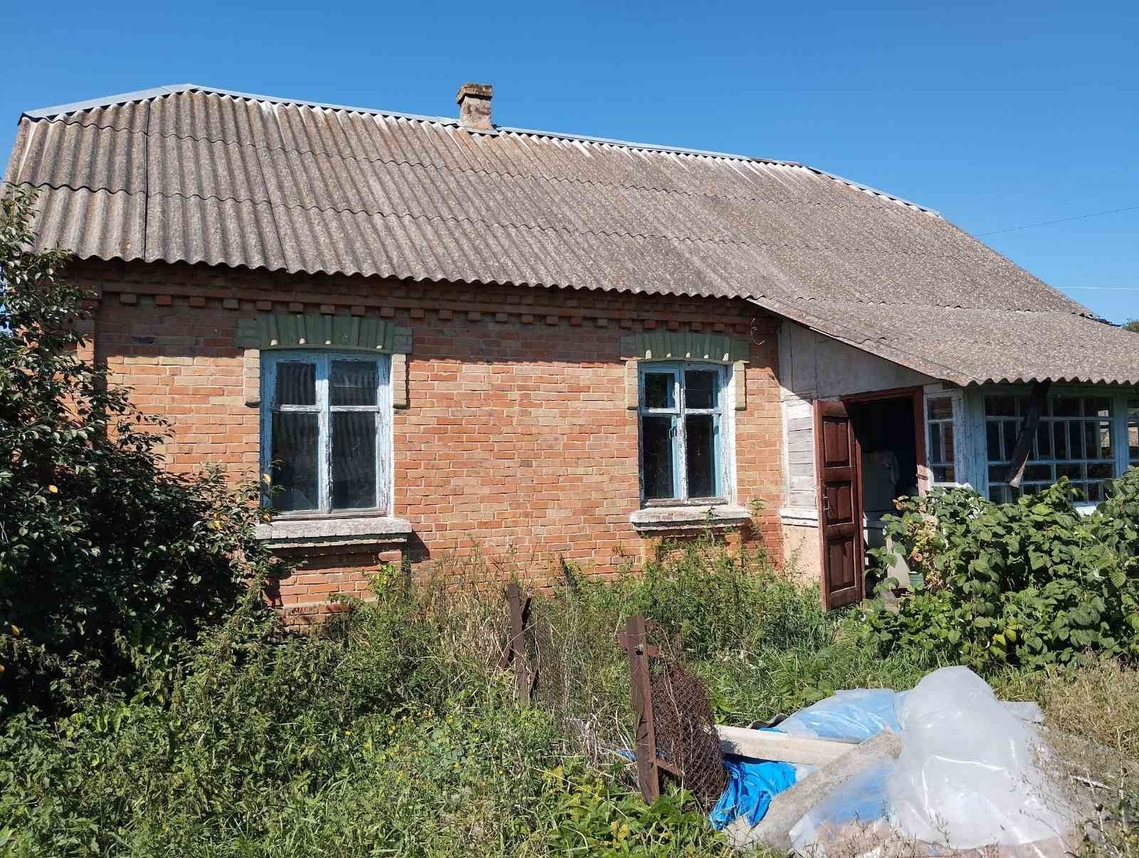 Продається кірпічний будинок в .селі Великі Гадомці