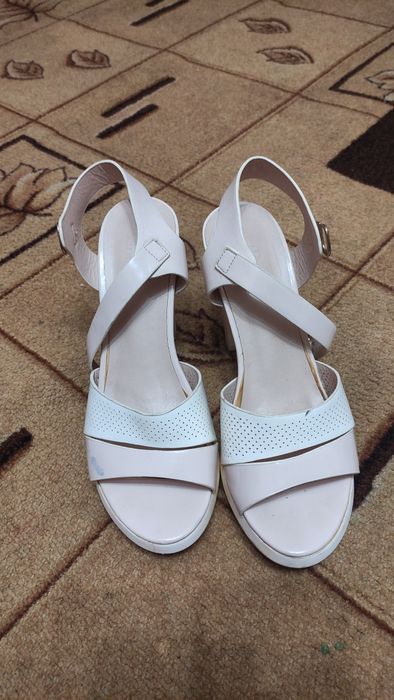 Женский босоніжки