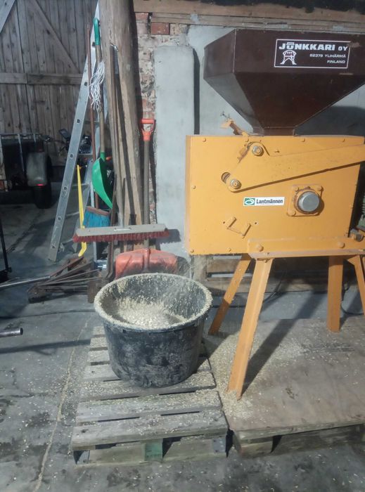 Gniotownik 4 kw do zboża i kukurydzy import stan bdb