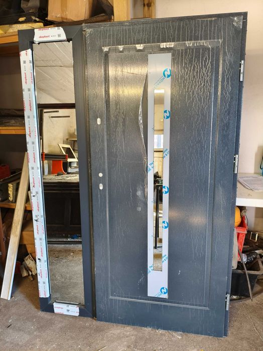 Drzwi zewnętrzne z doświetleniem bocznym