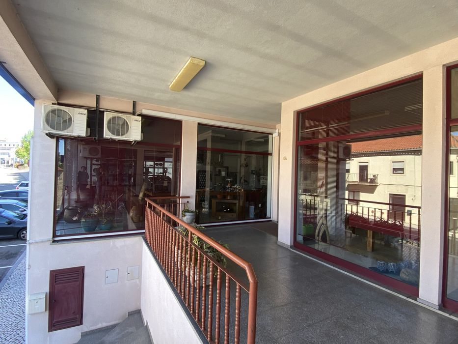 Loja comercial no centro de Tabua