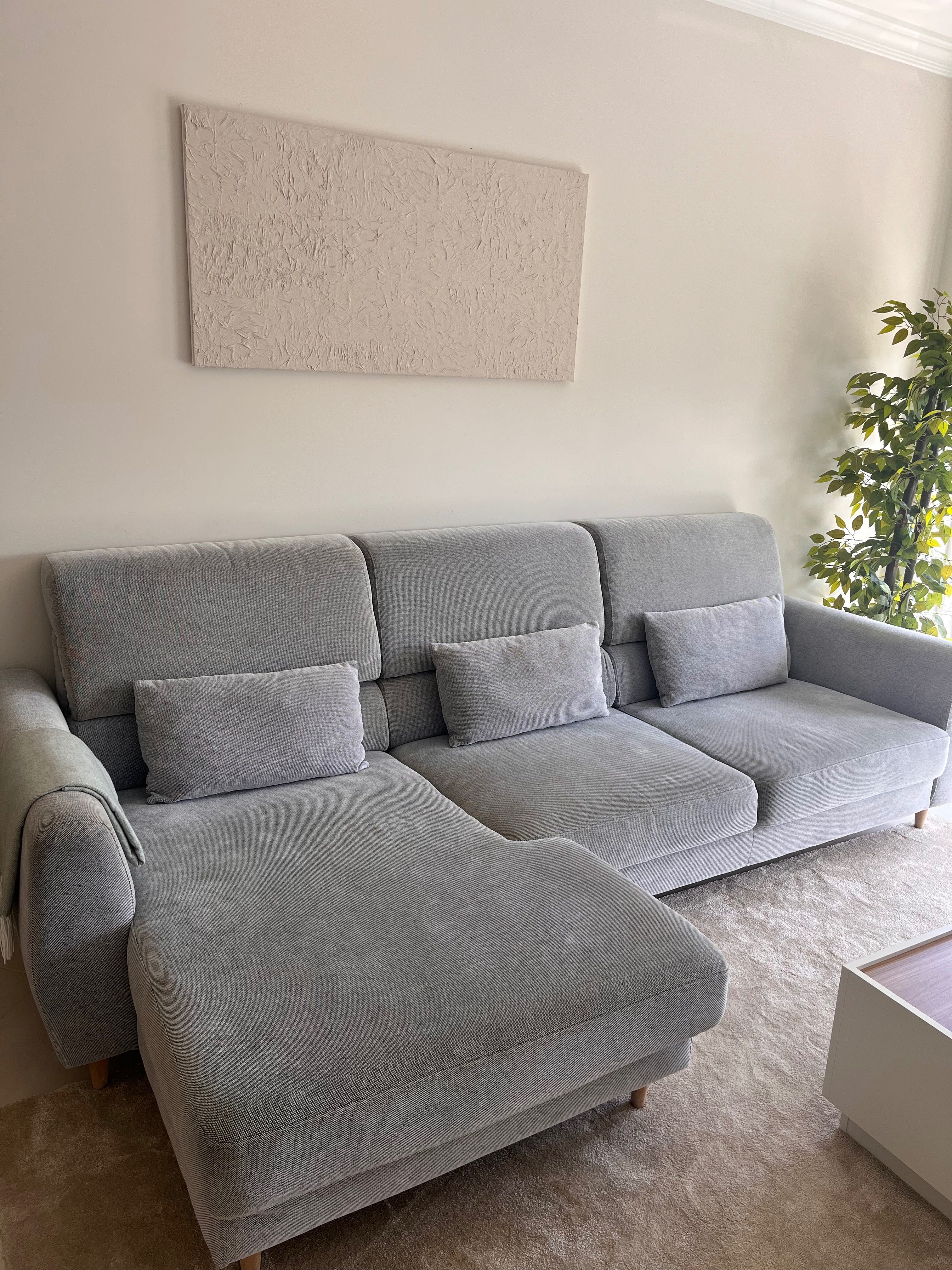 Sofá cinzento com chaise longue