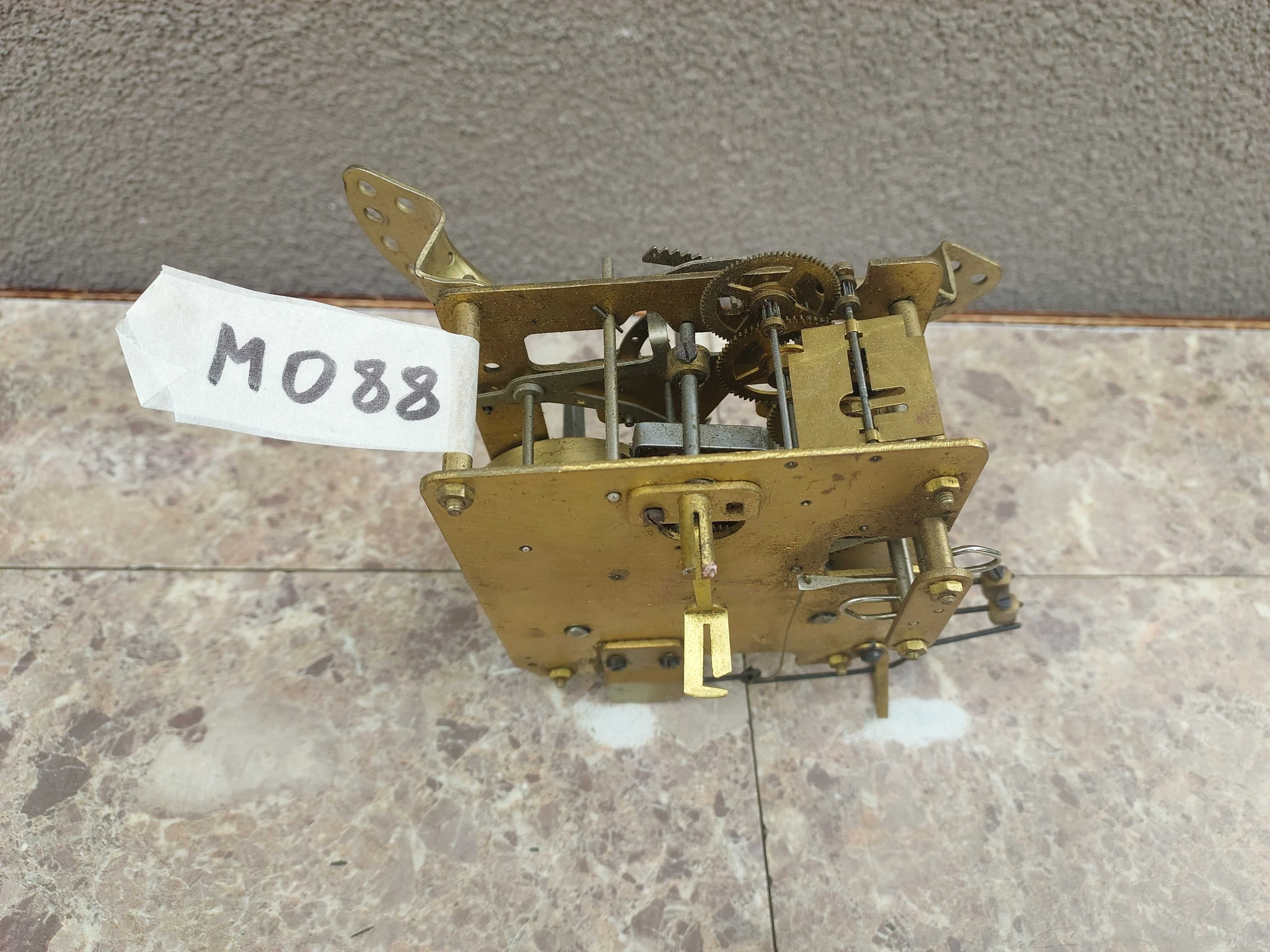 M088 Mechanizm starego zegara Kienzle 502 bufetowego kominkowego