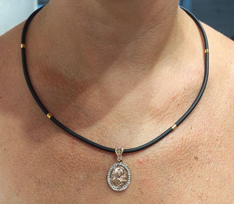 Різноманітні, срібні вироби в позолоті та з золотими пластинами